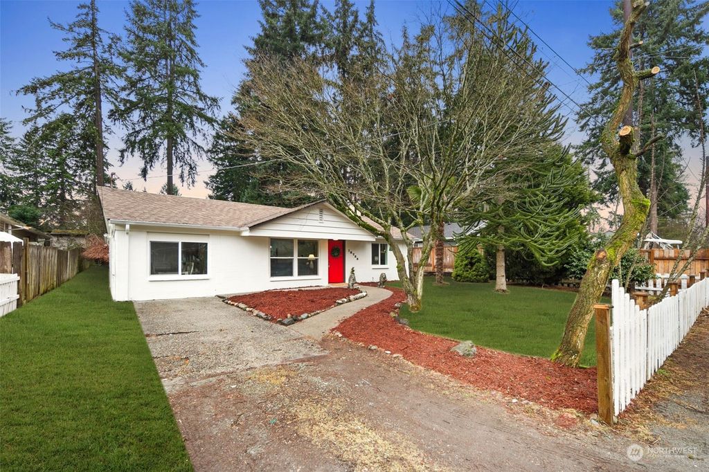 Photo of 16725 N Park Avenue N, Shoreline, WA 98133 (MLS # 2194384)