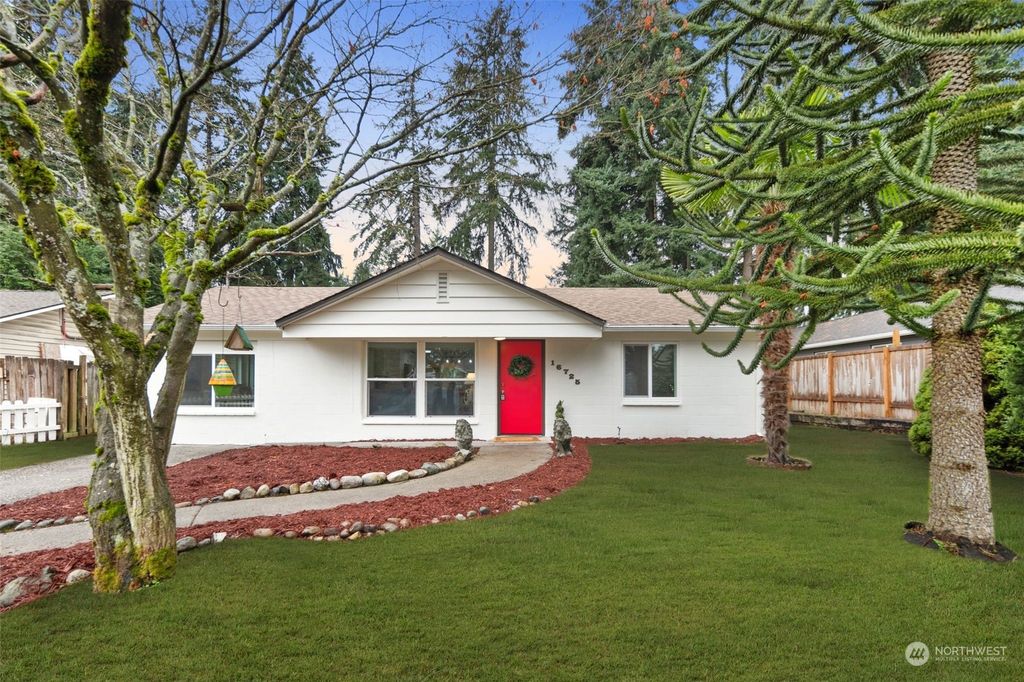 Photo of 16725 N Park Avenue N, Shoreline, WA 98133 (MLS # 2194384)