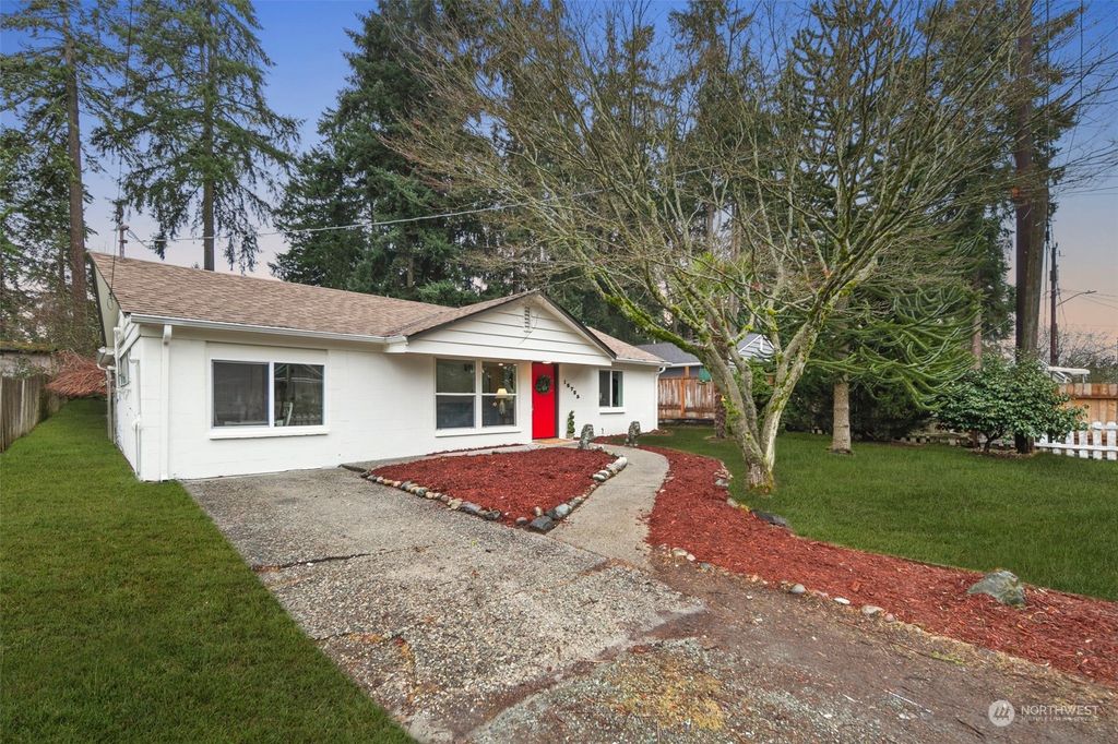 Photo of 16725 N Park Avenue N, Shoreline, WA 98133 (MLS # 2194384)