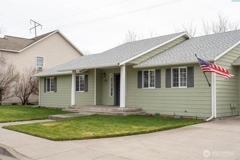 Photo of 604 SE Mockingbird DR, College Place, WA 99324 (MLS # 2562258)