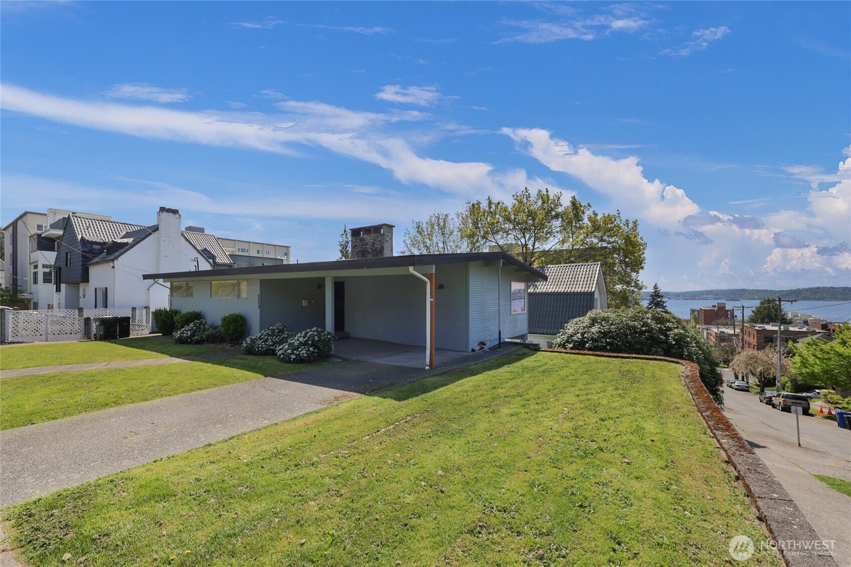223 W Kinnear Place
