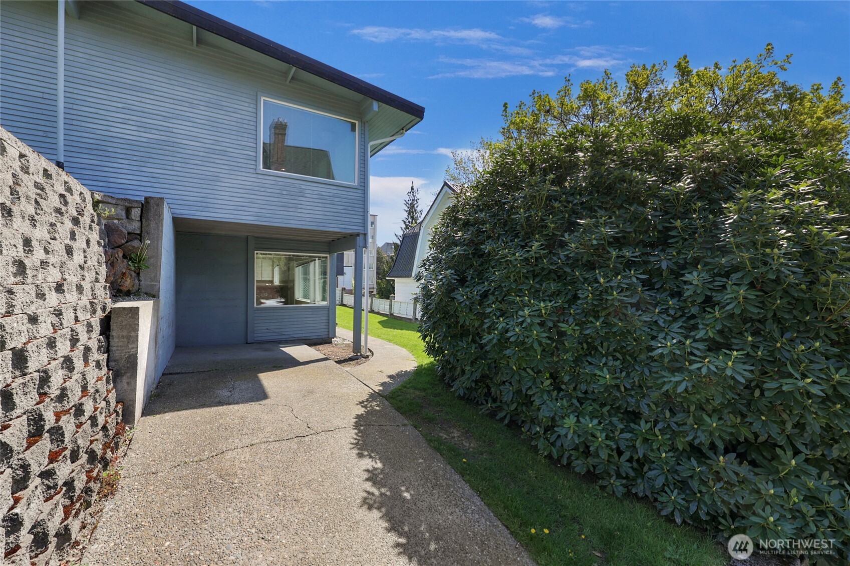 223 W Kinnear Place