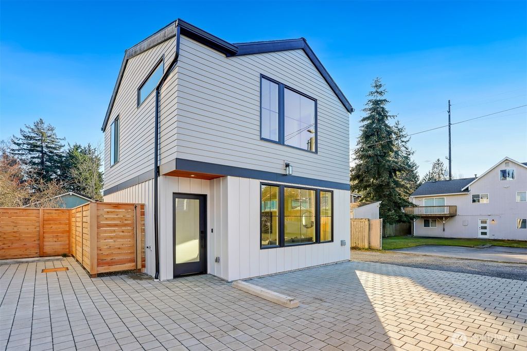Photo of 8755 Palatine Avenue N, Seattle, WA 98103 (MLS # 2333359)