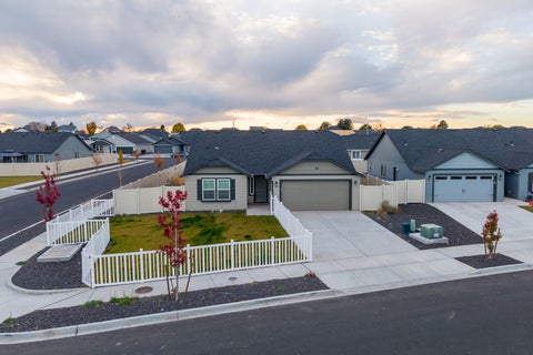 Photo of 200 Newfield Drive, Moses Lake, WA 98837 (MLS # 2599798)
