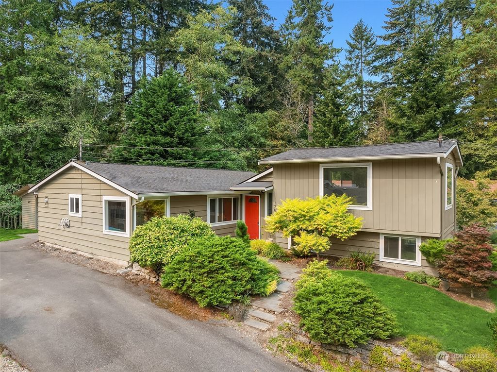 Photo of 17841 24th Place NE, Shoreline, WA 98155 (MLS # 2299765)