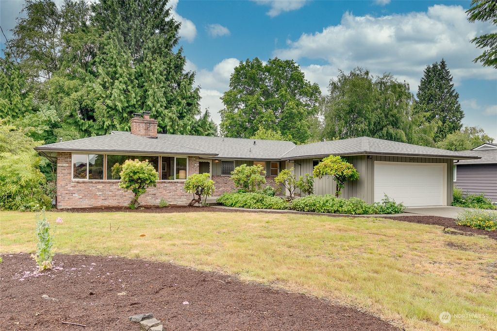 Photo of 4231 94th Avenue SE, Mercer Island, WA 98040 (MLS # 2126842)
