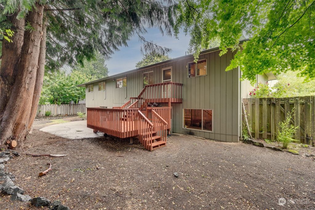 Photo of 4231 94th Avenue SE, Mercer Island, WA 98040 (MLS # 2126842)