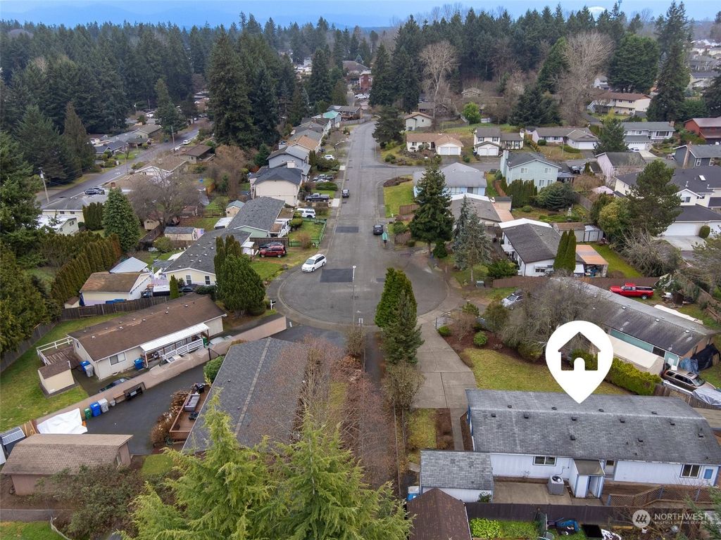 Photo of 10921 SE 186th Place, Renton, WA 98055 (MLS # 2189946)