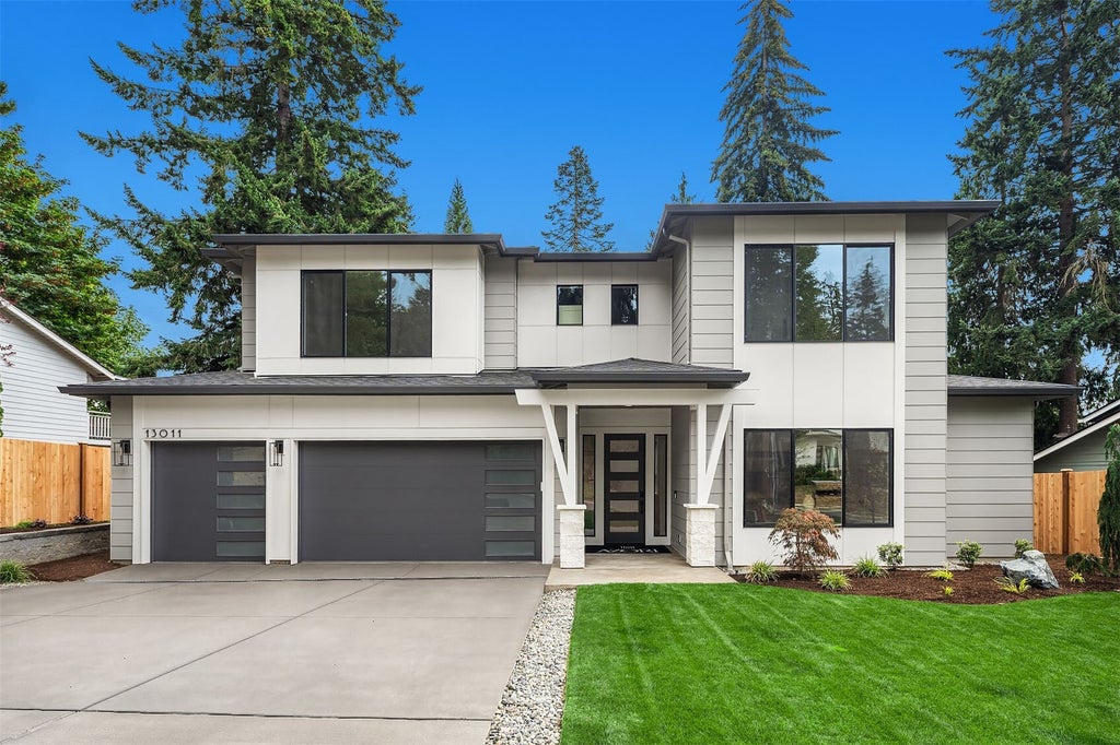 Photo of 13011 NE 102nd Place, Kirkland, WA 98033 (MLS # 2594944)