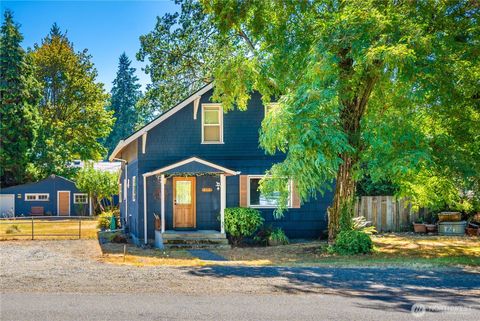 Photo of 806 S 120th St S St, Tacoma, WA 98444 (MLS # 2416068)