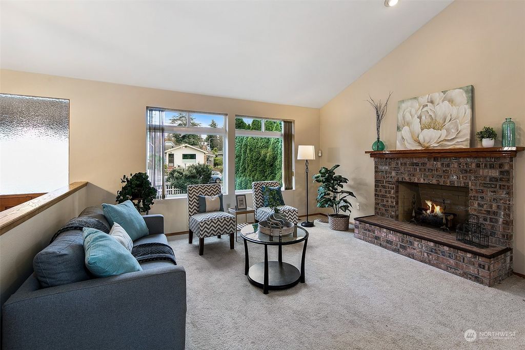 Photo of 9215 Wallingford Avenue N, Seattle, WA 98103 (MLS # 2021615)
