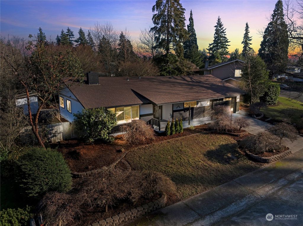 Photo of 32036 28th Avenue SW, Federal Way, WA 98023 (MLS # 2324844)