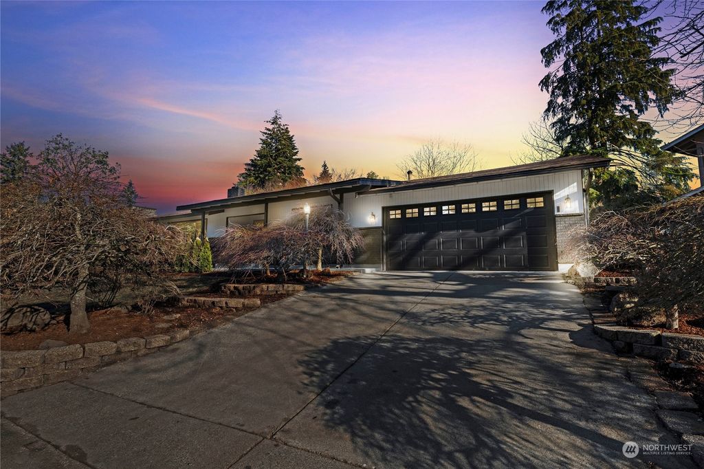 Photo of 32036 28th Avenue SW, Federal Way, WA 98023 (MLS # 2324844)