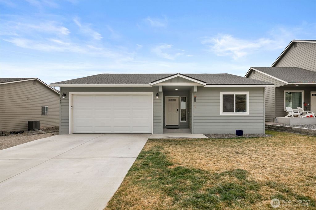 Photo of 122 George Loop, Rock Island, WA 98850 (MLS # 2505283)