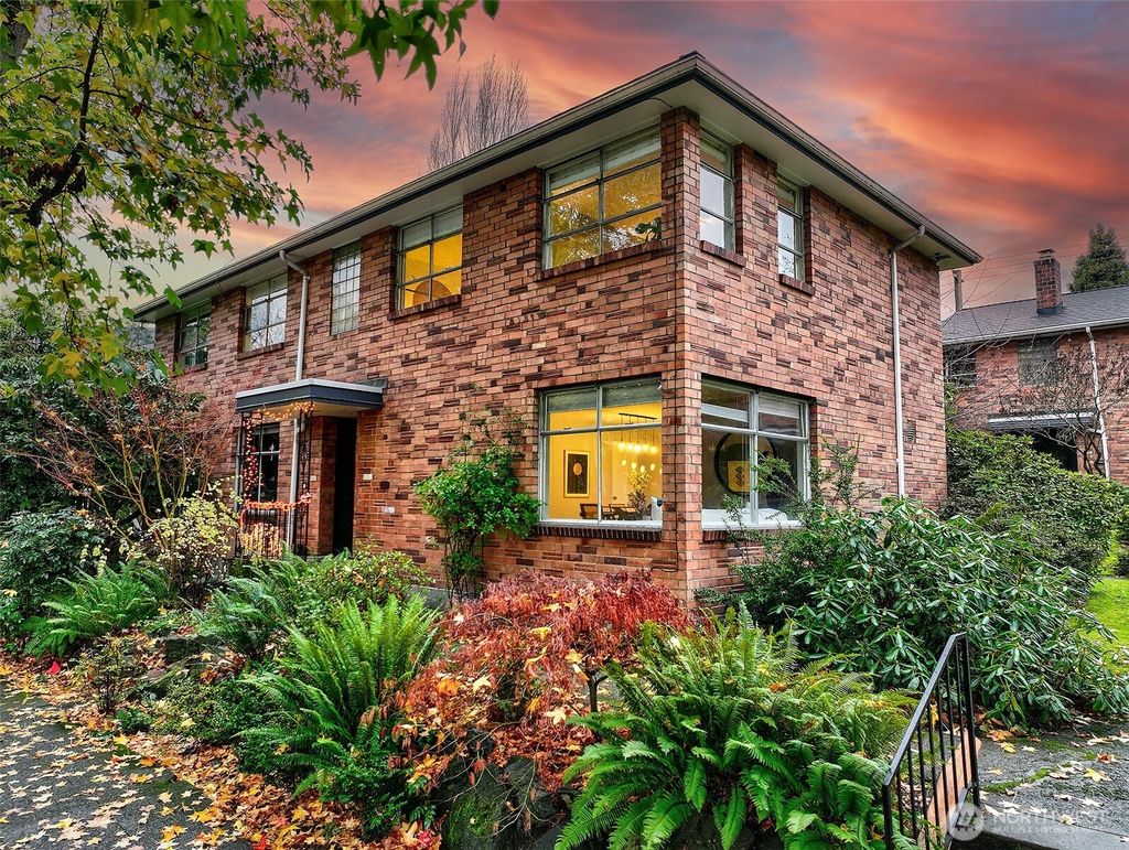 Photo of 511 1/2 17th Avenue E #5115, Seattle, WA 98112 (MLS # 2461501)