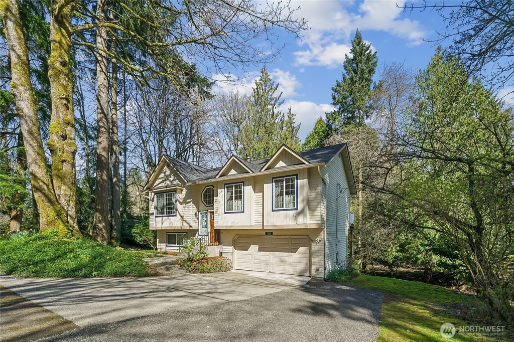 Photo of 100 NW Westmont Lane, Bremerton, WA 98311 (MLS # 2499600)