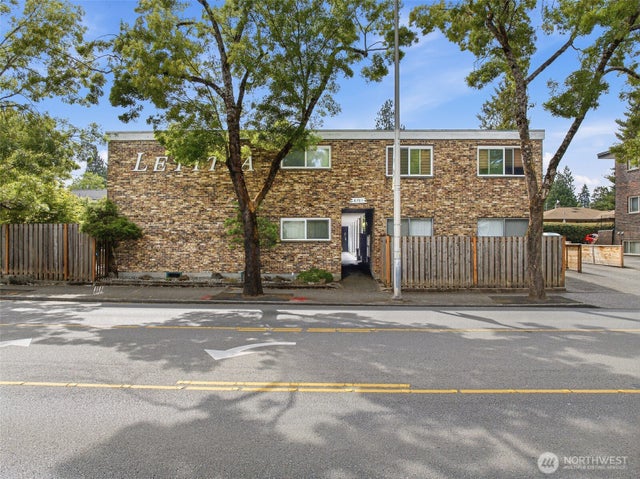 8701 35th Avenue NE Apt 4 #Apt 4, Seattle