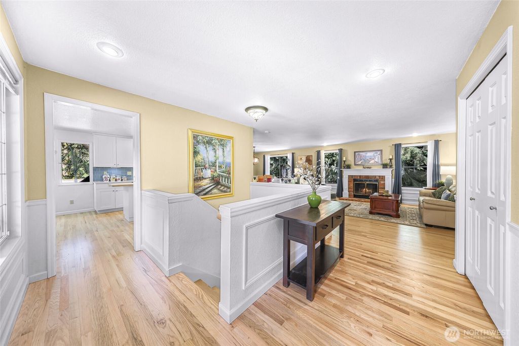 Photo of 20714 NE 43rd Street, Sammamish, WA 98074 (MLS # 2499832)