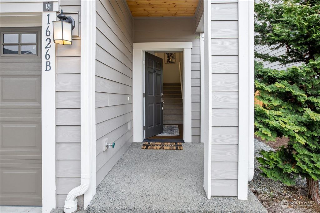 Photo of 1626 145th Place SW #B, Lynnwood, WA 98087 (MLS # 2044210)