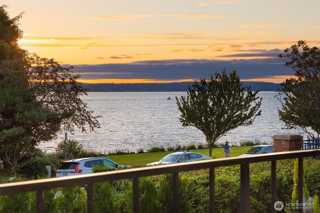 Photo of 6436 Lake Washington Boulevard NE #5, Kirkland, WA 98033 (MLS # 2552181)
