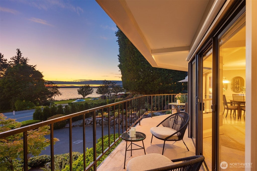 Photo of 6436 Lake Washington Boulevard NE #5, Kirkland, WA 98033 (MLS # 2552181)