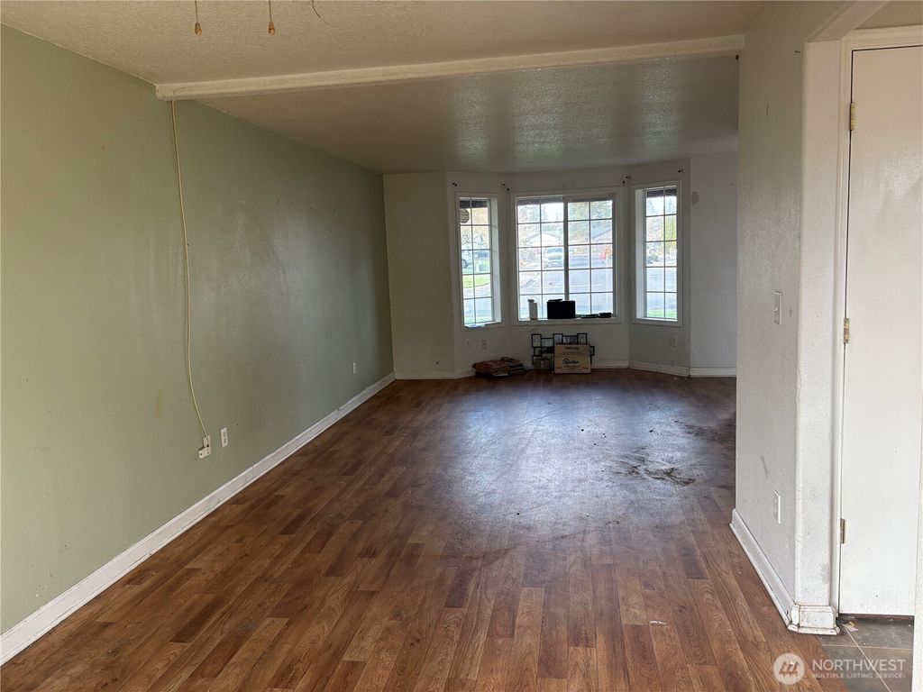 Photo of 141 Vermillion Road, Kelso, WA 98626 (MLS # 2477398)