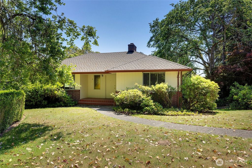 Photo of 17004 16th Avenue SW, Normandy Park, WA 98166 (MLS # 2387799)