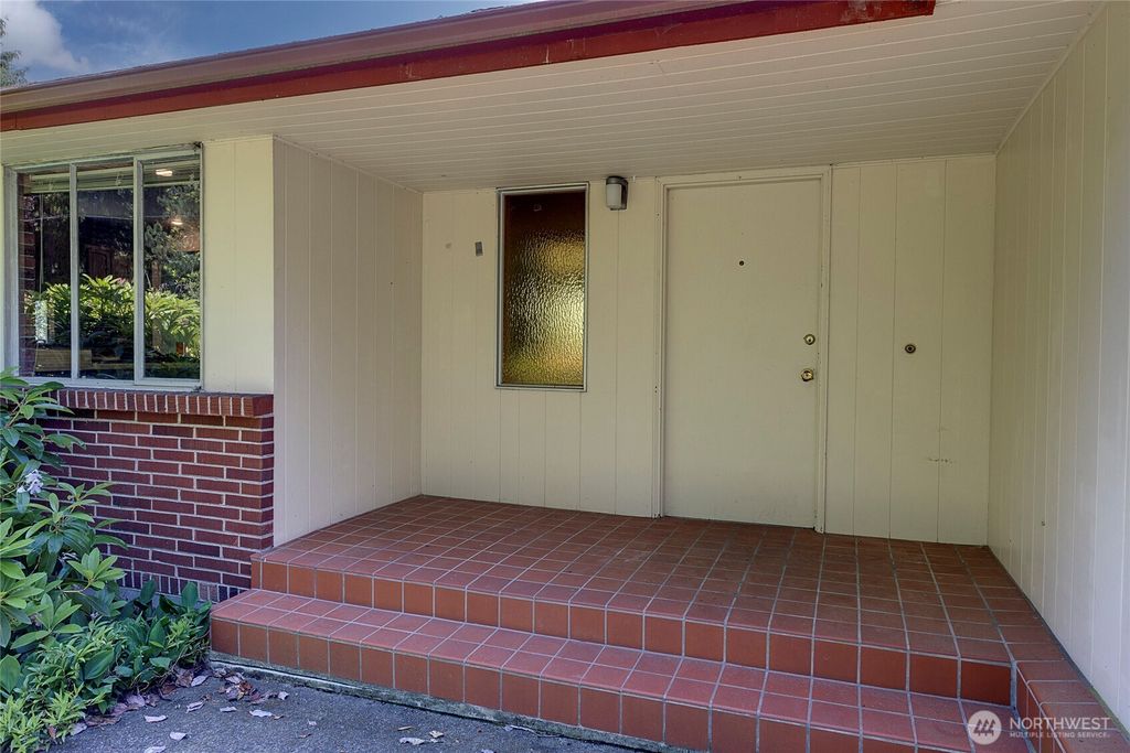 Photo of 17004 16th Avenue SW, Normandy Park, WA 98166 (MLS # 2387799)