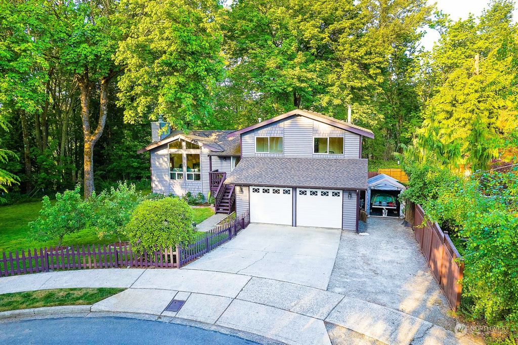Photo of 1402 Olympia Avenue SE, Renton, WA 98058 (MLS # 2073508)