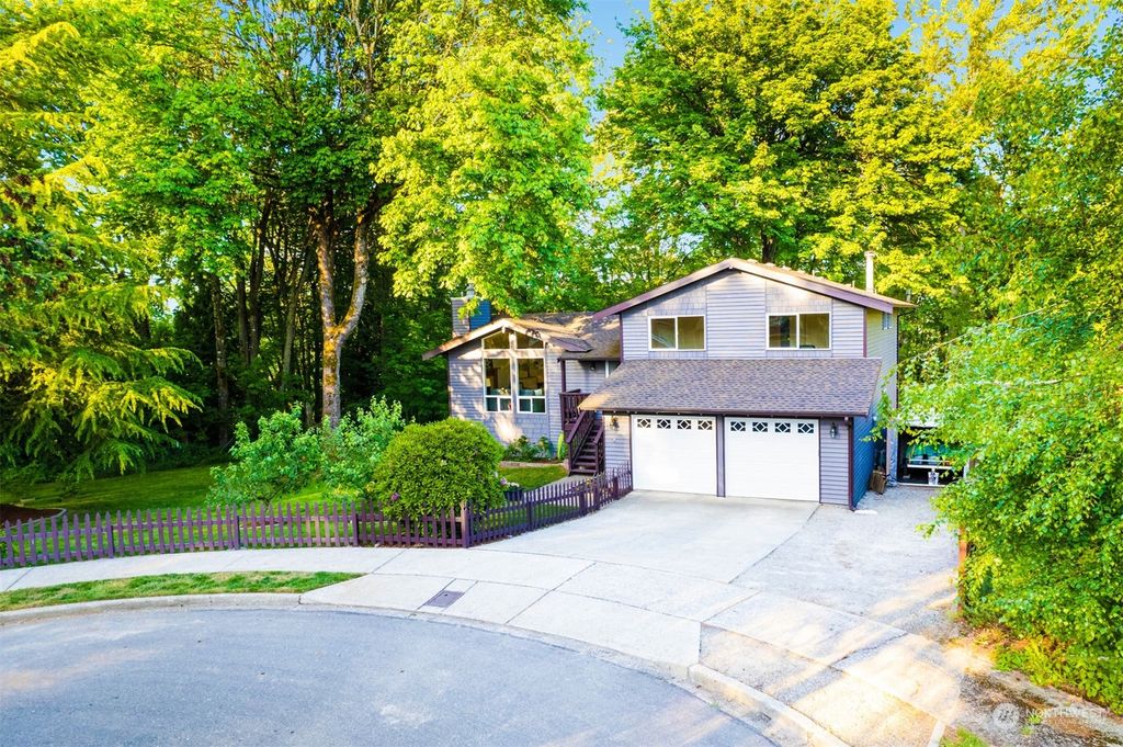 Photo of 1402 Olympia Avenue SE, Renton, WA 98058 (MLS # 2073508)