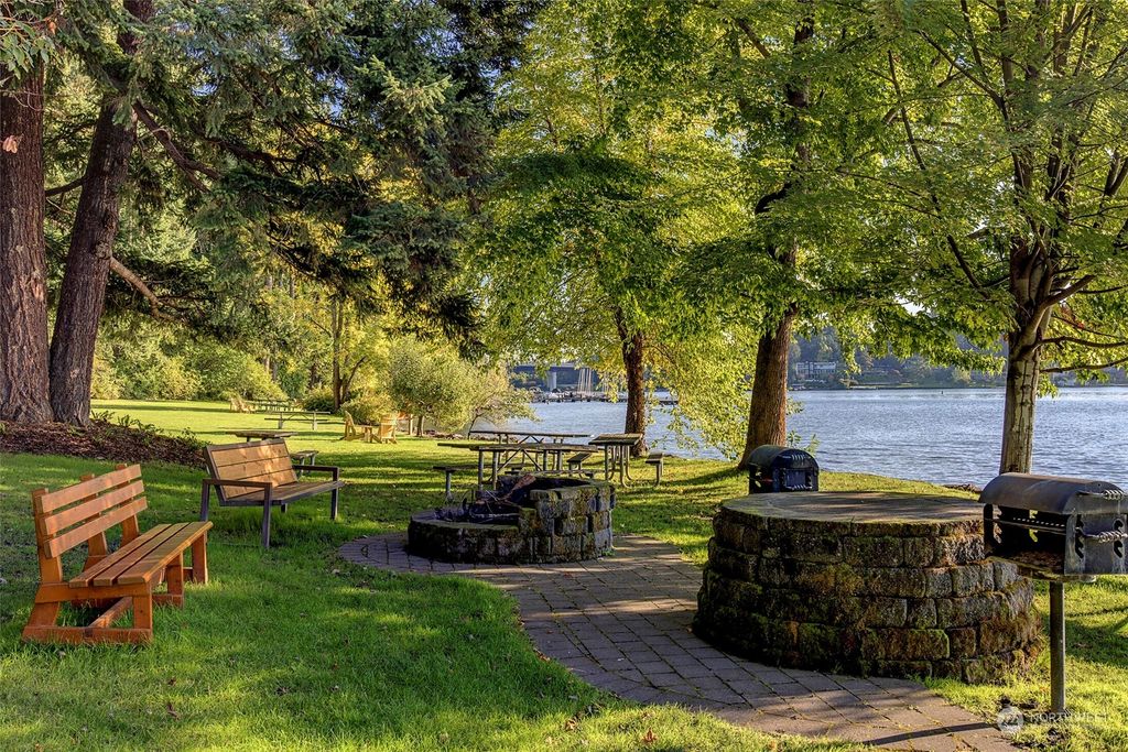 Photo of 10415 SE 29th Street, Bellevue, WA 98004 (MLS # 2169025)