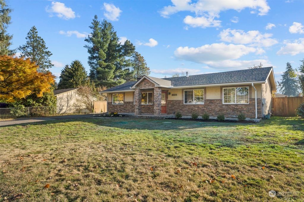 Photo of 1927 SW 350th Street, Federal Way, WA 98023 (MLS # 2016623)