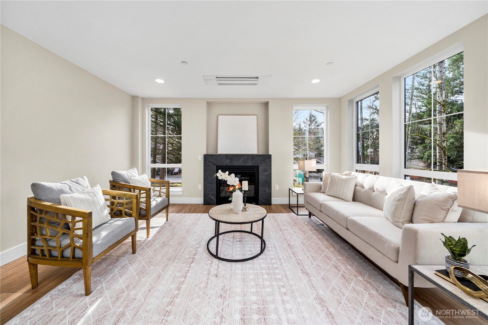 539 NW Juniper Street