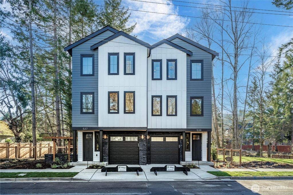 Photo of 539 NW Juniper Street, Issaquah, WA 98027 (MLS # 2464264)