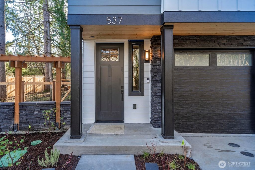 Photo of 539 NW Juniper Street, Issaquah, WA 98027 (MLS # 2464264)