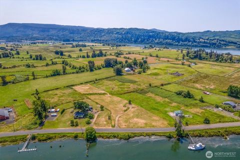 Photo of 411 W Birnie Slough Road, Cathlamet, WA 98612 (MLS # 2555970)