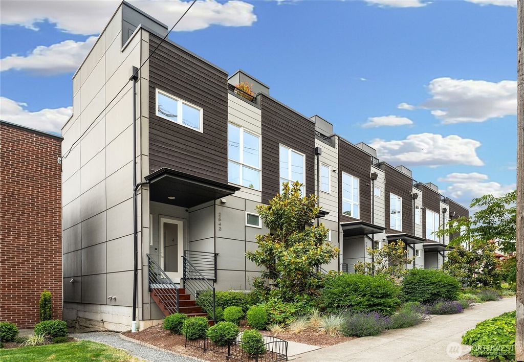 Photo of 2843 Franklin Avenue E, Seattle, WA 98102 (MLS # 2381897)