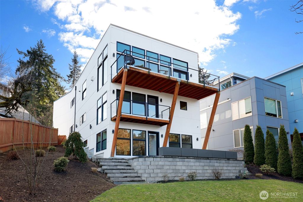 Photo of 4224 NE 124th Street, Seattle, WA 98125 (MLS # 2483263)