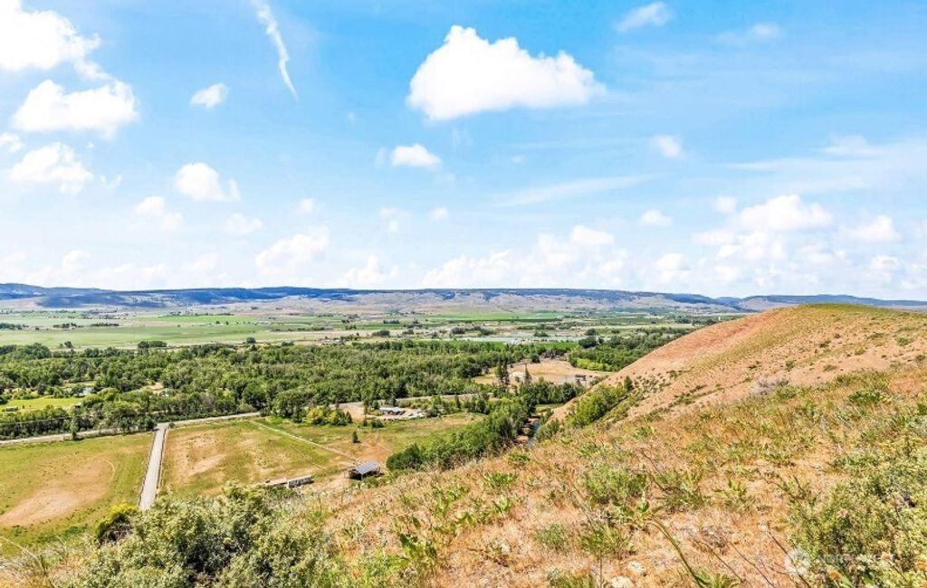 Photo of 19 Sundance Lane, Ellensburg, WA 98926 (MLS # 2465804)