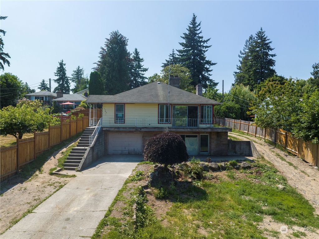 Photo of 11821 16th Avenue S, Seattle, WA 98168 (MLS # 2134381)