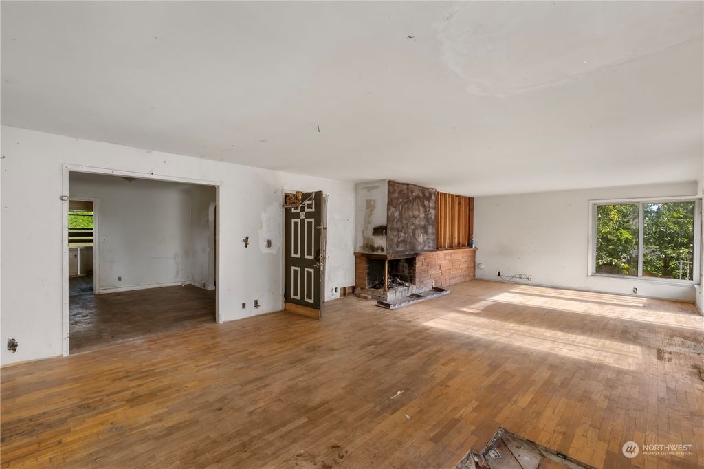 Photo of 11821 16th Avenue S, Seattle, WA 98168 (MLS # 2134381)