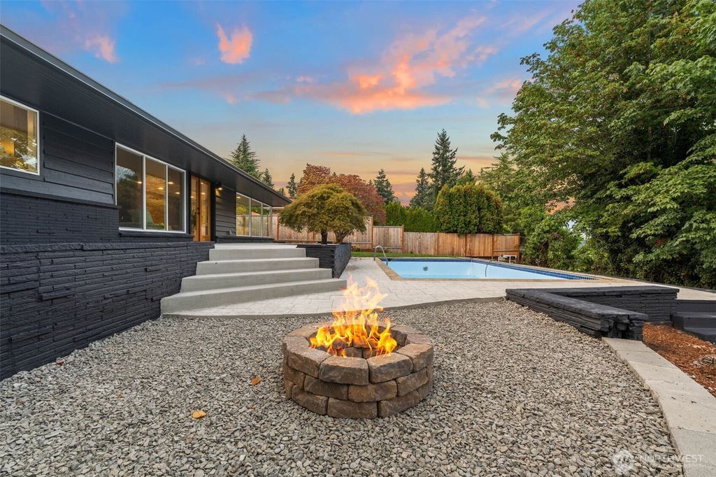 Photo of 15604 37th Avenue NE, Lake Forest Park, WA 98155 (MLS # 2431971)