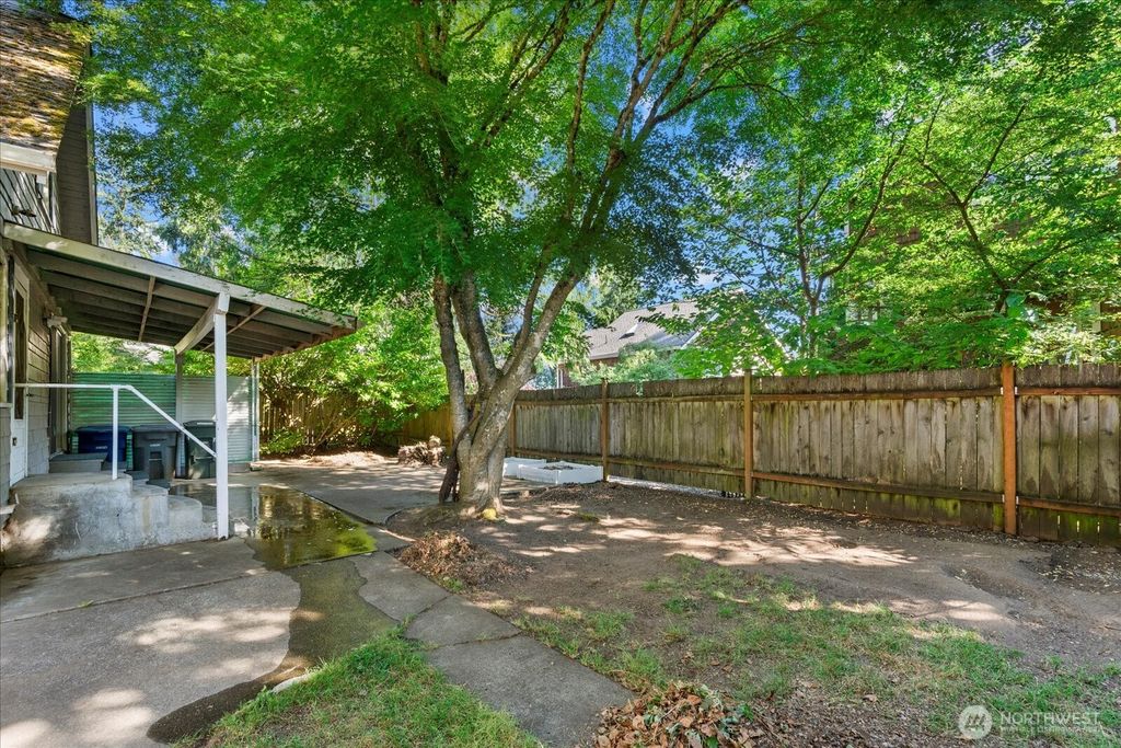 Photo of 18056 25th Avenue NE, Lake Forest Park, WA 98155 (MLS # 2397390)