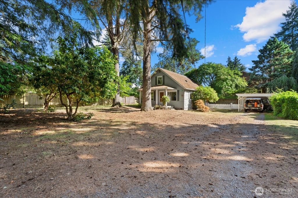 Photo of 18056 25th Avenue NE, Lake Forest Park, WA 98155 (MLS # 2397390)