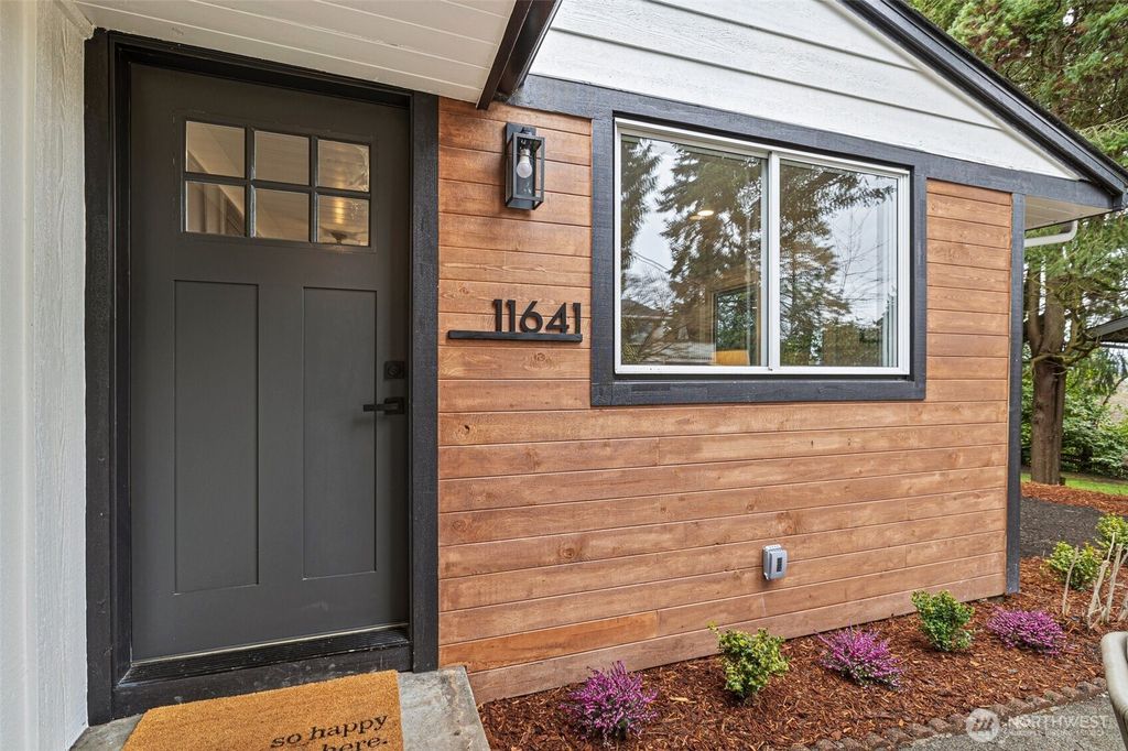Photo of 11641 16th Avenue S, Burien, WA 98168 (MLS # 2348042)