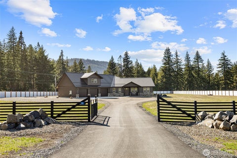 Photo of 41 Darling Way, Cle Elum, WA 98922 (MLS # 2586493)