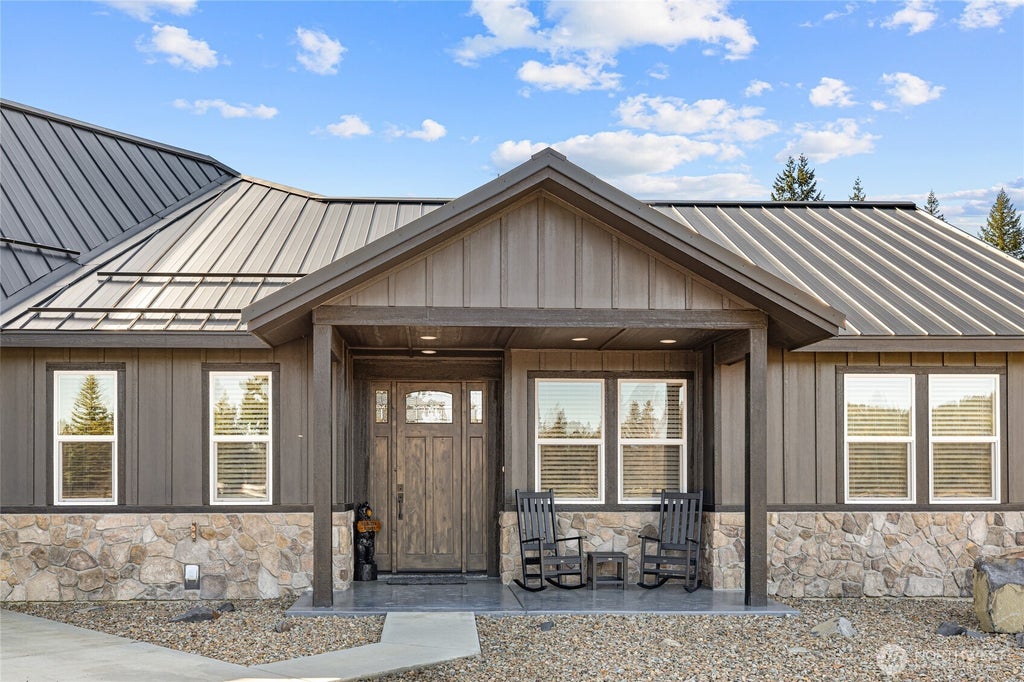 Photo of 41 Darling Way, Cle Elum, WA 98922 (MLS # 2586493)