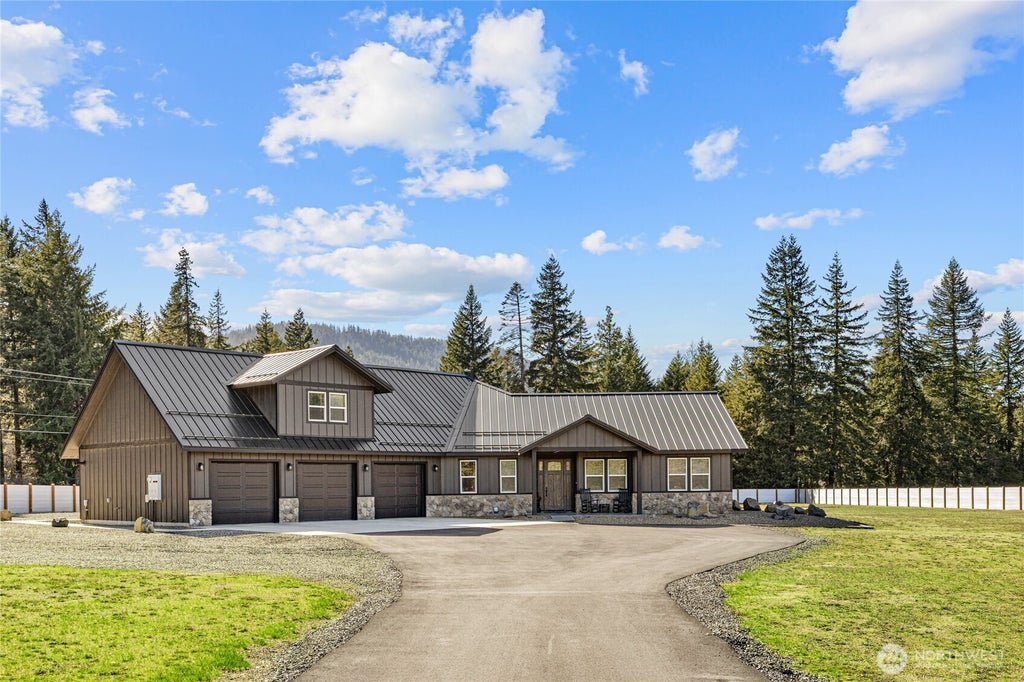Photo of 41 Darling Way, Cle Elum, WA 98922 (MLS # 2586493)