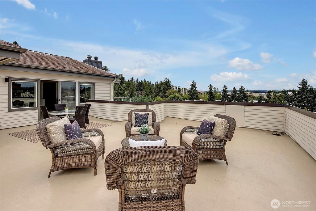 Photo of 2760 76th Avenue SE #701, Mercer Island, WA 98040 (MLS # 2414589)