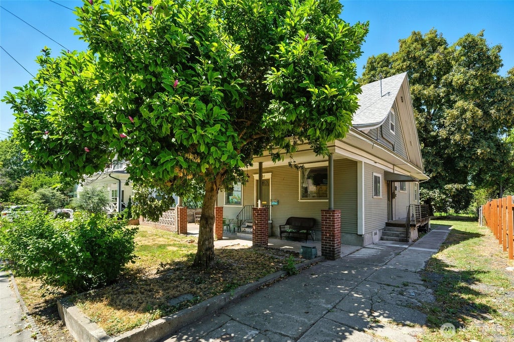 Photo of 821 Valencia Street, Walla Walla, WA 99362 (MLS # 2545345)